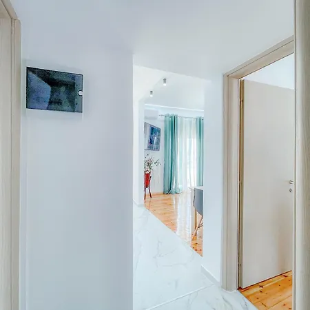 Aya Luxury - Free Public Parking Apartment *